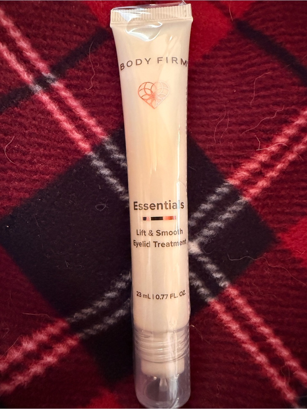 Essentials Lift & Smooth Eyelid Treatment - Cream